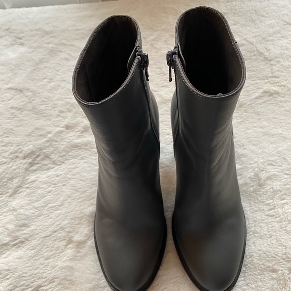 Vince gray leather boots. Worn only 1 or 2 times. - Picture 5 of 5